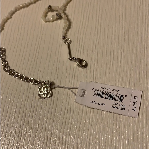 Kendra Scott silver MOP Bethany necklace - Picture 4 of 4